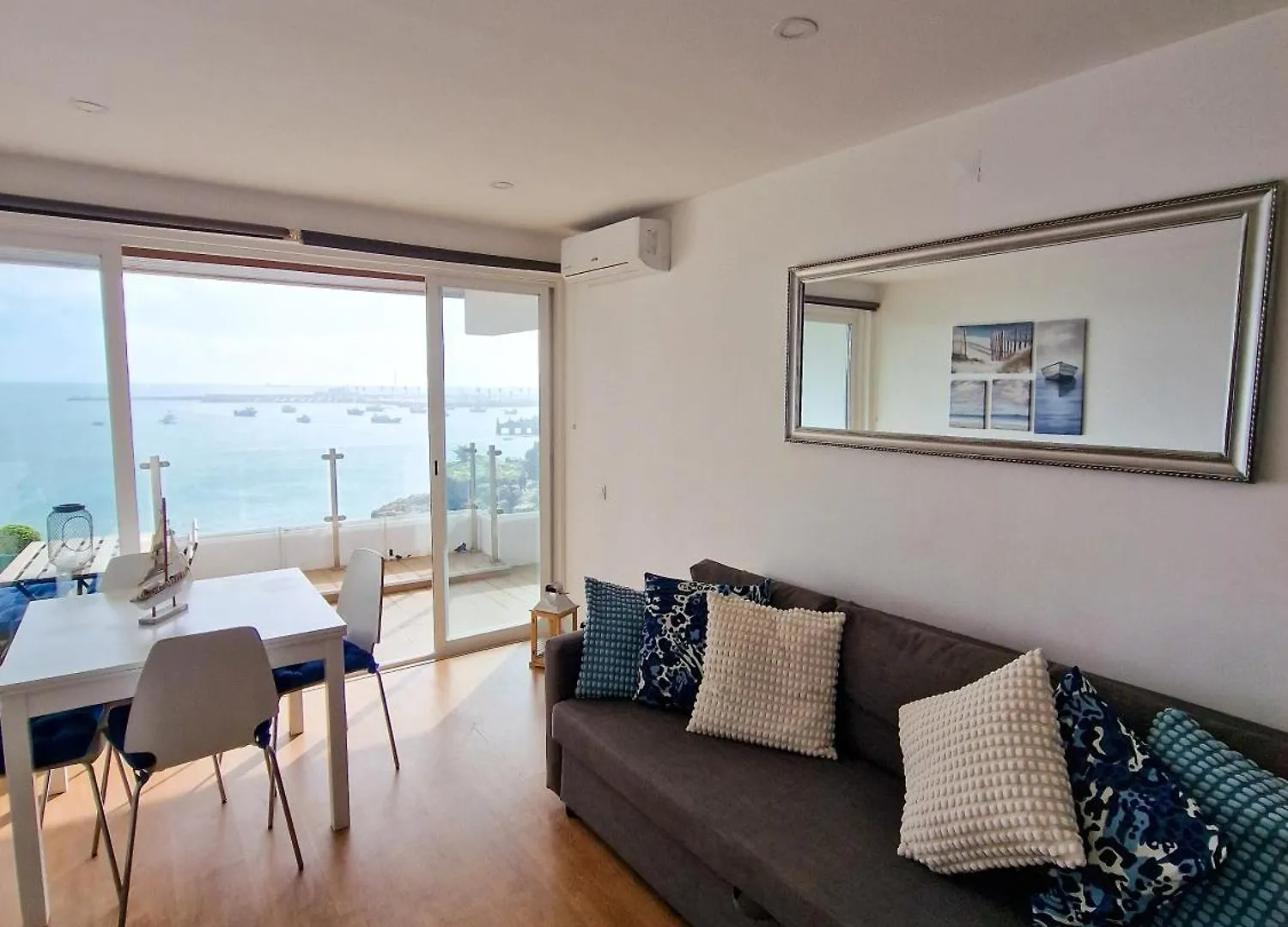Casa Dos Cotas - Amazing Seaside Apartment With Balcony Cascais 0*,  Portugal