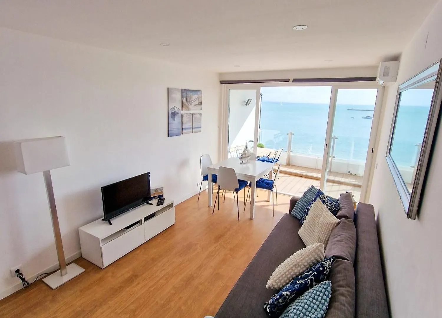 Casa Dos Cotas - Amazing Seaside Apartment With Balcony Cascais